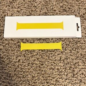 Authentic Apple Starfruit Yellow Silicone Solo Loop 42MM Size 4